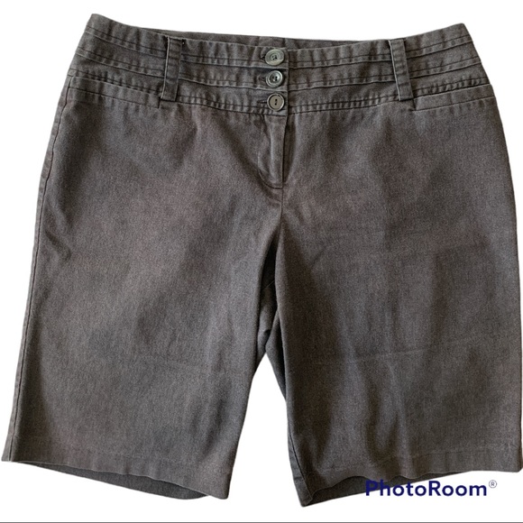 ✨GREY SOHO APPAREL BUTTON UP SHORTS SIZE 12 - Picture 1 of 4